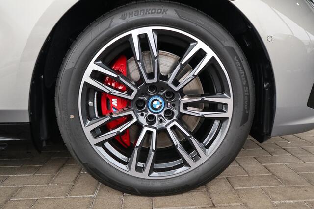 BMW i5 Touring eDrive40 M Sport Edition | M Sport package | M Sport package Pro