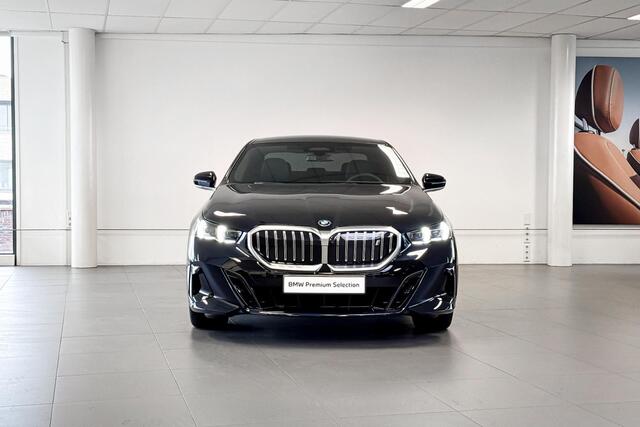 BMW i5 eDrive40 84 kWh | M Sport | Glazen Panoramadak | Harman Kardon | Trekhaak |