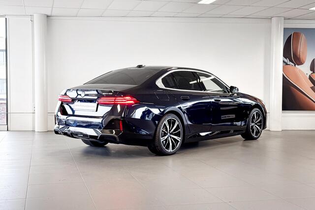BMW i5 eDrive40 84 kWh | M Sport | Glazen Panoramadak | Harman Kardon | Trekhaak |