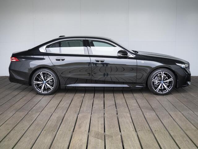 BMW i5 eDrive40 | M Sportpakket | Innovation Pack | Travel Pack | Comfort Pack - Hi Five