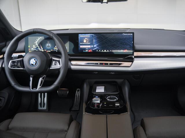 BMW i5 eDrive40 | M Sportpakket | Innovation Pack | Travel Pack | Comfort Pack - Hi Five