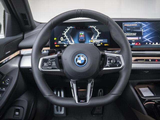 BMW i5 eDrive40 | M Sportpakket | Innovation Pack | Travel Pack | Comfort Pack - Hi Five