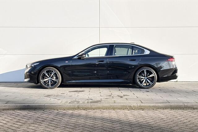 BMW i5 Sedan eDrive40 | M Sport | Glazen Panoramadak | Stoelverwarming | Harman Kardon |