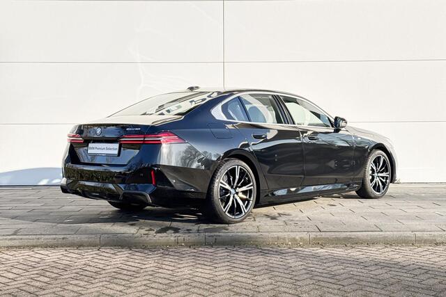 BMW i5 Sedan eDrive40 | M Sport | Glazen Panoramadak | Stoelverwarming | Harman Kardon |