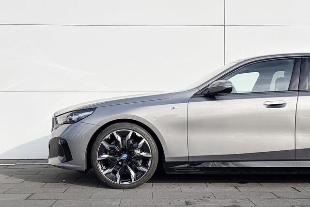 BMW i5 Sedan eDrive40 M Sport Edition