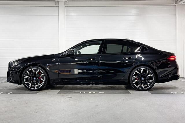 BMW i5 Sedan eDrive40 | M-Sport Pro | Travel Pack | Innovation Pack | Comfort Pack | Driving Assistant Professional | Bowers&Wilkins | Panoramadak | Comfort Access | Trekhaak