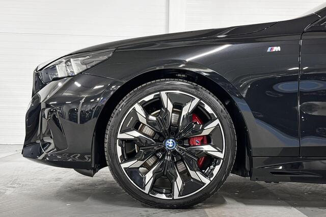 BMW i5 Sedan eDrive40 | M-Sport Pro | Travel Pack | Innovation Pack | Comfort Pack | Driving Assistant Professional | Bowers&Wilkins | Panoramadak | Comfort Access | Trekhaak