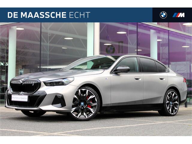 BMW i5 eDrive40 M Sport 84 kWh / Panoramadak / Adaptief onderstel professional / Trekhaak / Parking Assistant Professional / Stoelventilatie / Adaptieve LED