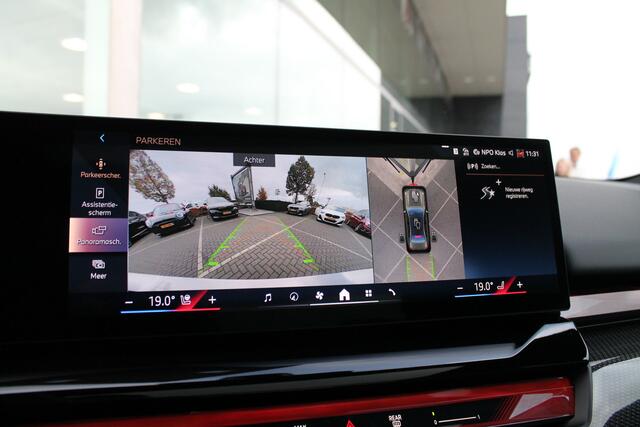 BMW i5 eDrive40 M Sport 84 kWh / Panoramadak / Adaptief onderstel professional / Trekhaak / Parking Assistant Professional / Stoelventilatie / Adaptieve LED