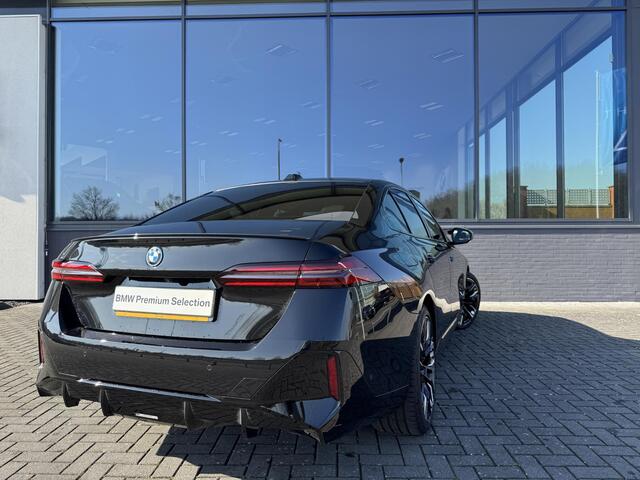 BMW i5 M60 xDrive 84 kWh M-Sportpakket | M-Pro | 20inch | Head Up | Leder | Comfortzetels | Panoramadak | Trekhaak