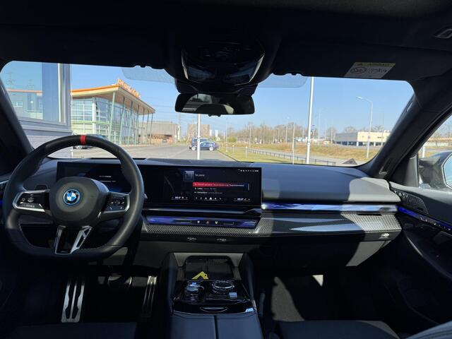 BMW i5 M60 xDrive 84 kWh M-Sportpakket | M-Pro | 20inch | Head Up | Leder | Comfortzetels | Panoramadak | Trekhaak