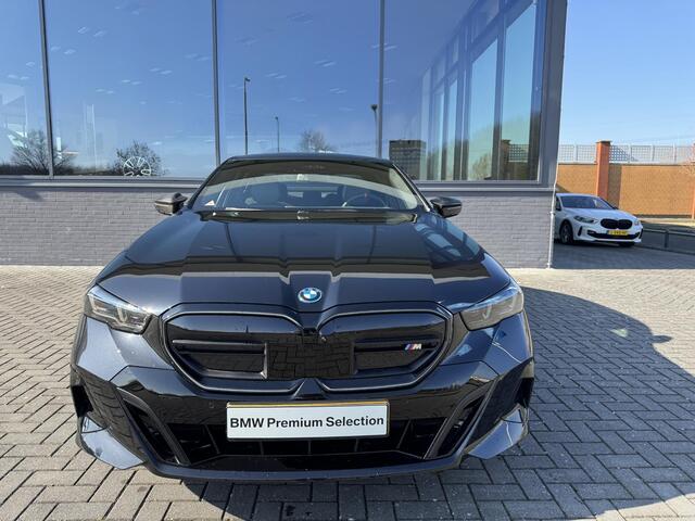 BMW i5 M60 xDrive 84 kWh M-Sportpakket | M-Pro | 20inch | Head Up | Leder | Comfortzetels | Panoramadak | Trekhaak