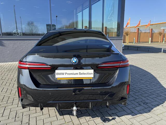 BMW i5 M60 xDrive 84 kWh M-Sportpakket | M-Pro | 20inch | Head Up | Leder | Comfortzetels | Panoramadak | Trekhaak
