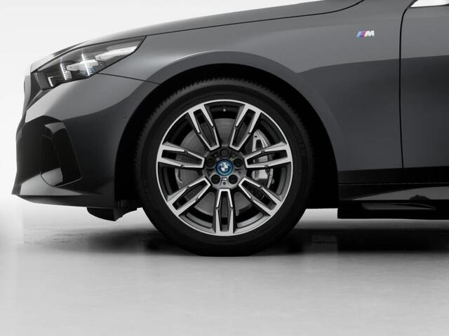 BMW i5 Touring eDrive40 M Sport Edition | M Sport package