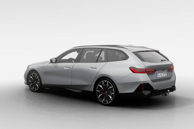 BMW i5 Touring M60 xDrive | M Sport Pro | Innovation Pack | Travel Pack | Comfort Pack