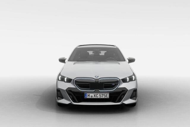 BMW i5 Touring M60 xDrive | M Sport Pro | Innovation Pack | Travel Pack | Comfort Pack