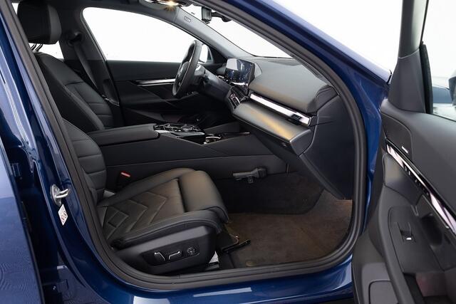 BMW i5 eDrive40 84 kWh | LEDER | NAVI | Comfort zetels .