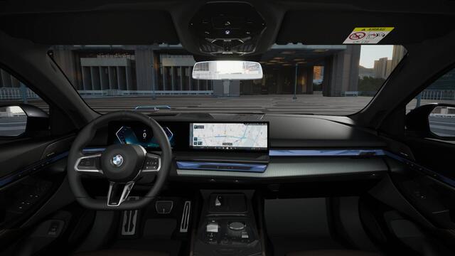 BMW i5 Touring eDrive40 M Sport / Panoramadak / Trekhaak / Adaptieve LED / Comfort Access / Stoelventilatie / Parking Assistant Plus / Stuurverwarming
