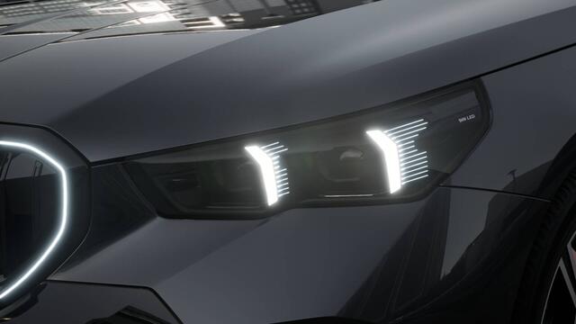 BMW i5 Touring eDrive40 M Sport / Panoramadak / Trekhaak / Adaptieve LED / Comfort Access / Stoelventilatie / Parking Assistant Plus / Stuurverwarming
