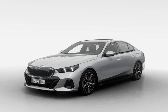 BMW i5 xDrive40 | M Sport Pro | Travel Pack | Comfort Pack | Trekhaak met elektrisch wegklapbare kogel