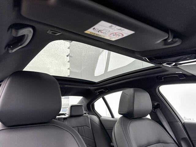 BMW i5 Sedan eDrive40 M-Sport / Panoramadak / Comfort Acces / Elektrisch verstelbare stoelen / 4 zone Airco / Trekhaak Elektrisch wegklapbaar / Driving Assistant Plus / Stoel ventilatie