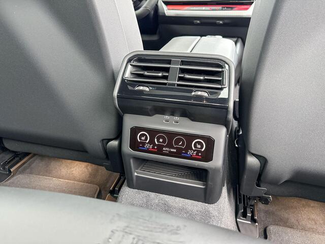 BMW i5 Sedan eDrive40 M-Sport / Panoramadak / Comfort Acces / Elektrisch verstelbare stoelen / 4 zone Airco / Trekhaak Elektrisch wegklapbaar / Driving Assistant Plus / Stoel ventilatie