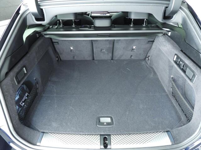 BMW i5 eDrive40 | M Sport Package | M Sport Package Pro | Equipment Package Pro | Travel Package | Comfort Package
