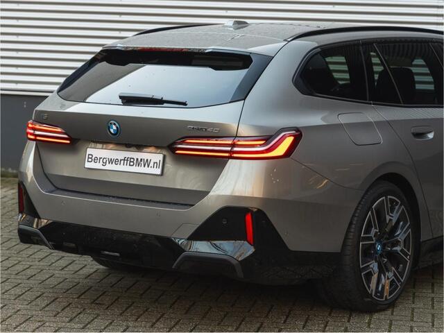BMW i5 Touring 40 M Sport Edition Pano Laser Trekhaak Nieuwstaat