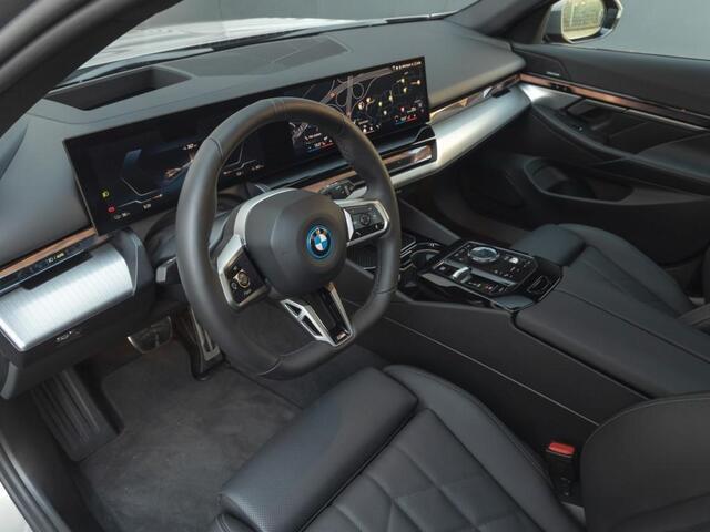 BMW i5 Touring 40 M Sport Edition Pano Laser Trekhaak Nieuwstaat