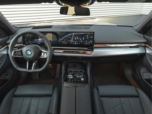 BMW i5 Touring 40 M Sport Edition Pano Laser Trekhaak Nieuwstaat