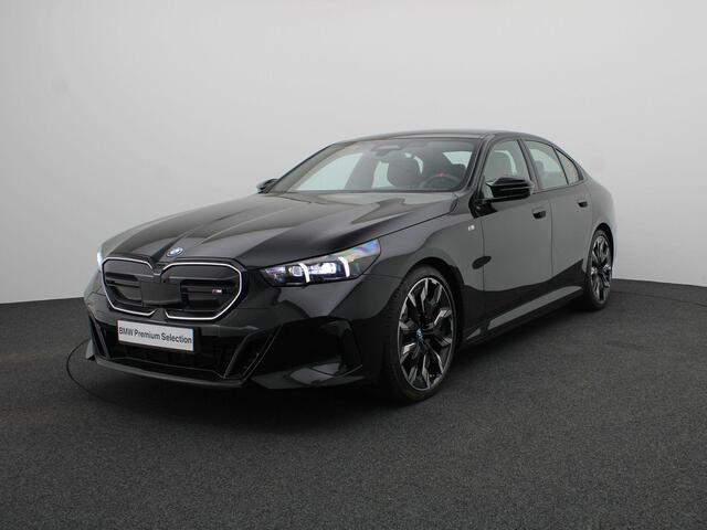 BMW i5 M60 xDrive M Sportpakket Pro | Innovation Pack | Travel Pack | Comfort Pack | Stuurwielrand Verwarmd | Adaptief M Onderstel Professional | Driving Assistant Professional | Harman Kardon | 21''