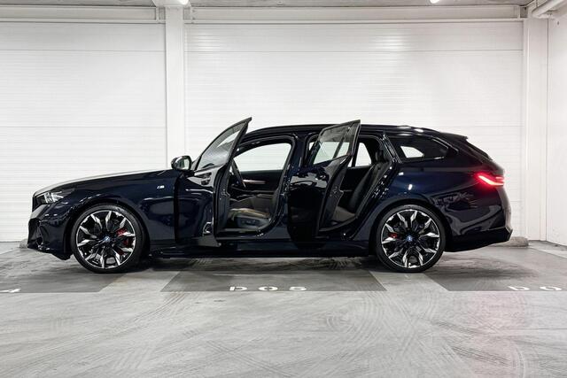 BMW i5 Touring eDrive40 | M-Sport Pro | Travel Pack | Innovation Pack | Comfort Pack | Driving Assistant Professional | Harman/Kardon | Comfort Access