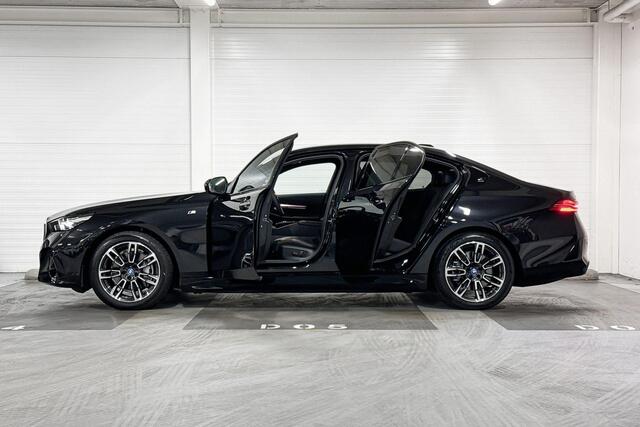 BMW i5 Sedan eDrive40 | M-Sport | Travel Pack | Comfort Pack | Driving Assistant Plus | Harman/Kardon | Comfort Access | Trekhaak