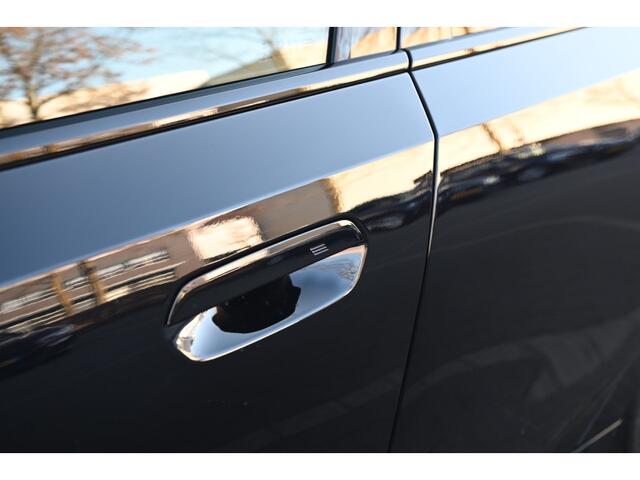 BMW i5 eDrive40 M Sport / Trekhaak / Stoelventilatie / Adaptieve LED / Parking Assistant Plus / Comfort Access / M Sportonderstel / 21" LMV