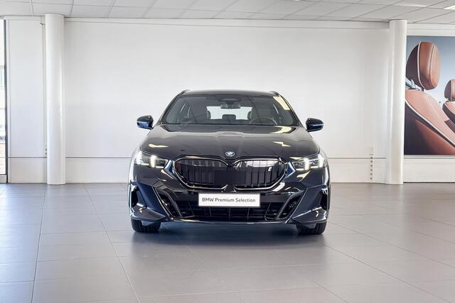 BMW i5 Touring eDrive40 M Sport Edition 84 kWh | Harman Kardon | Stoelventilatie | Headup Display | Comfort Access |
