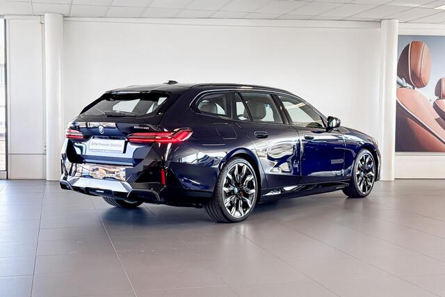 BMW i5 Touring eDrive40 M Sport Edition 84 kWh | Harman Kardon | Stoelventilatie | Headup Display | Comfort Access |