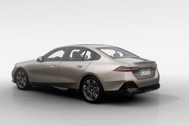 BMW i5 Sedan eDrive40 M Sport Edition 84 kWh | Ambiance verlichting | Driving Assistant Plus
