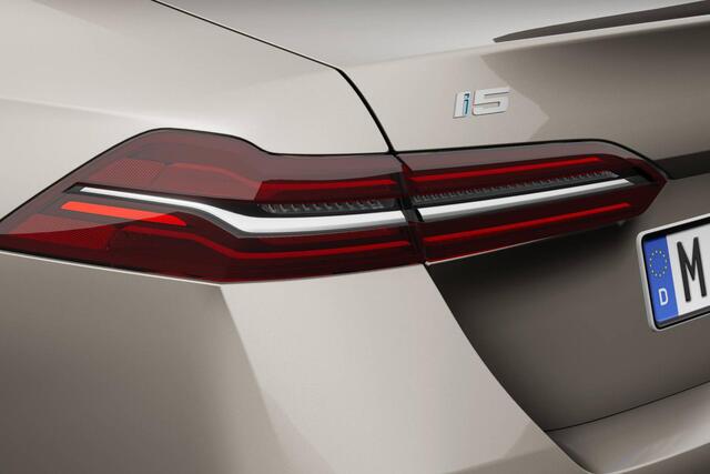 BMW i5 Sedan eDrive40 M Sport Edition 84 kWh | Ambiance verlichting | Driving Assistant Plus