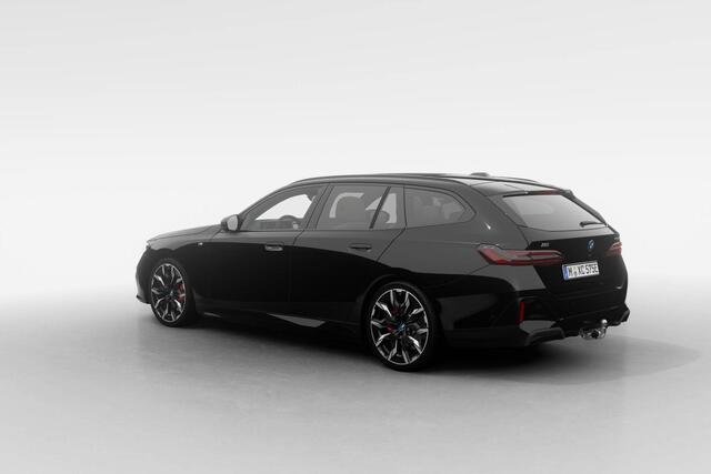 BMW i5 Touring eDrive40 M Sport Edition | M Sport Pro | Innovation Pack | Travel Pack | Comfort Pack