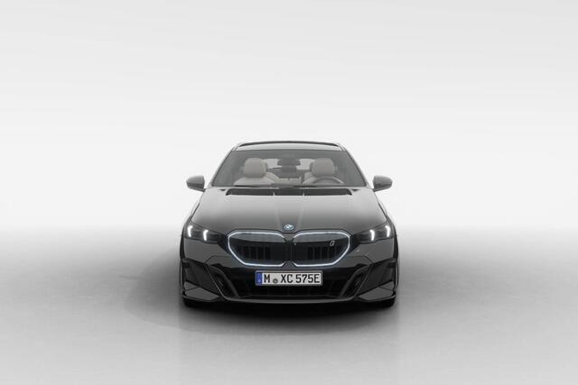 BMW i5 Touring eDrive40 M Sport Edition | M Sport Pro | Innovation Pack | Travel Pack | Comfort Pack