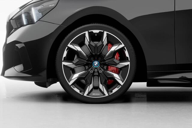 BMW i5 Touring eDrive40 M Sport Edition | M Sport Pro | Innovation Pack | Travel Pack | Comfort Pack
