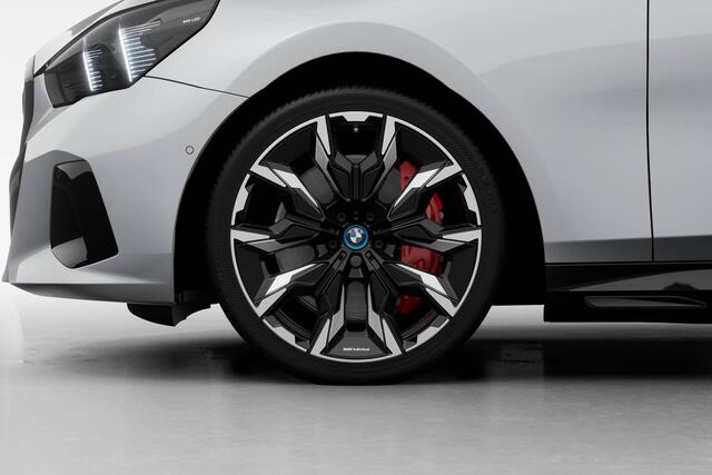 BMW i5 Touring eDrive40 M Sport Edition | M Sport Pro | Innovation Pack | Travel Pack | Comfort Pack