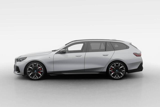 BMW i5 Touring eDrive40 M Sport Edition | M Sport Pro | Innovation Pack | Travel Pack | Comfort Pack