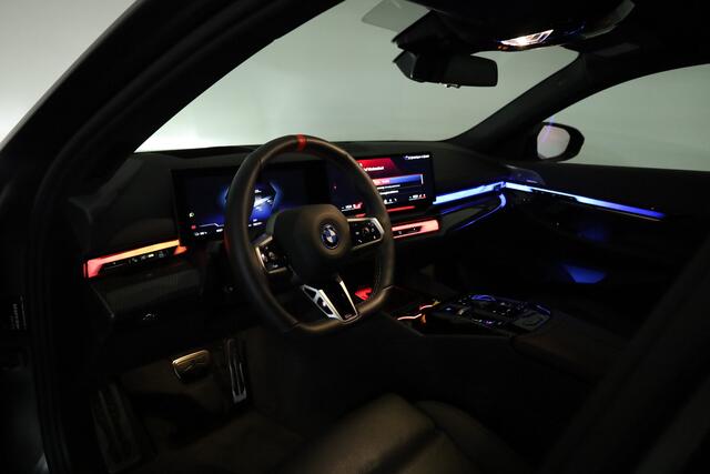 BMW i5 M60 xDrive 84 kWh | Driving Assistant Pro | Pano | HUD | Deep Frozen Grey | 21 inch