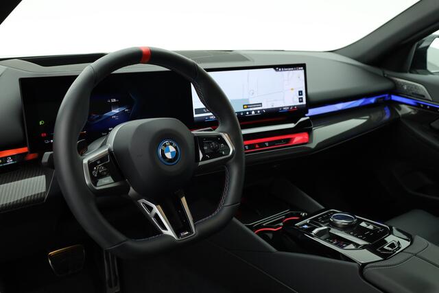 BMW i5 M60 xDrive 84 kWh | Driving Assistant Pro | Pano | HUD | Deep Frozen Grey | 21 inch