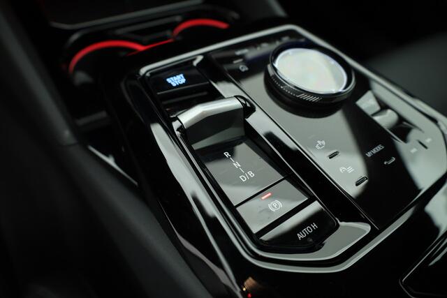 BMW i5 M60 xDrive 84 kWh | Driving Assistant Pro | Pano | HUD | Deep Frozen Grey | 21 inch