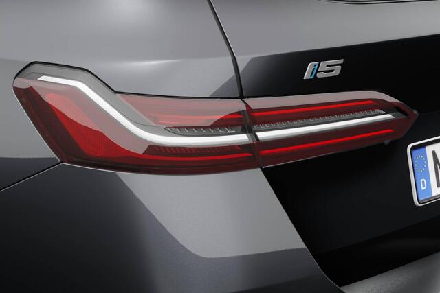 BMW i5 Touring eDrive40 M Sport Edition | Driving Assistant Plus