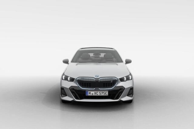 BMW i5 Touring eDrive40 M Sport Edition | M Sport Pro | Innovation Pack | Travel Pack | Comfort Pack