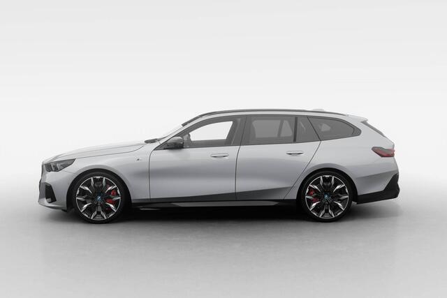 BMW i5 Touring eDrive40 M Sport Edition | M Sport Pro | Innovation Pack | Travel Pack | Comfort Pack