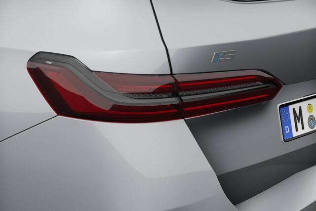 BMW i5 Touring eDrive40 M Sport Edition | M Sport Pro | Innovation Pack | Travel Pack | Comfort Pack